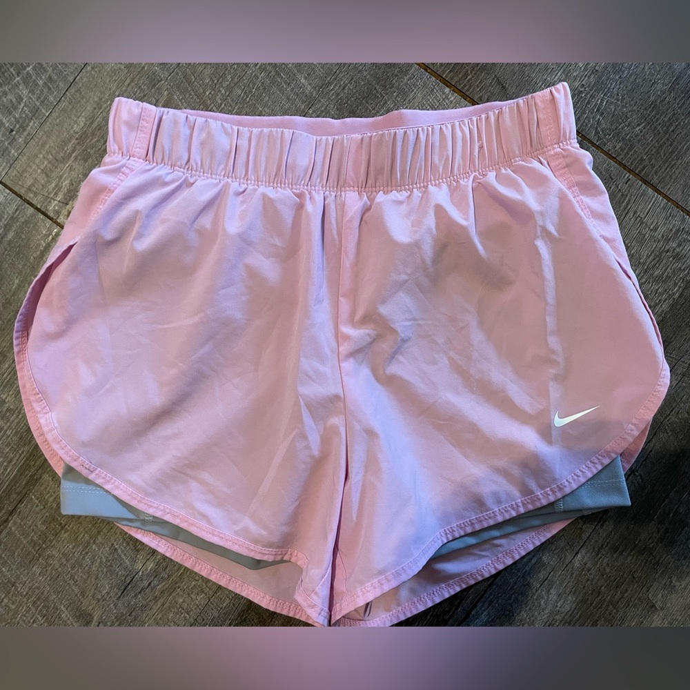 Women’s Nike Dri-Fit Running Shorts Blush Pink Size Med liner has Pockets